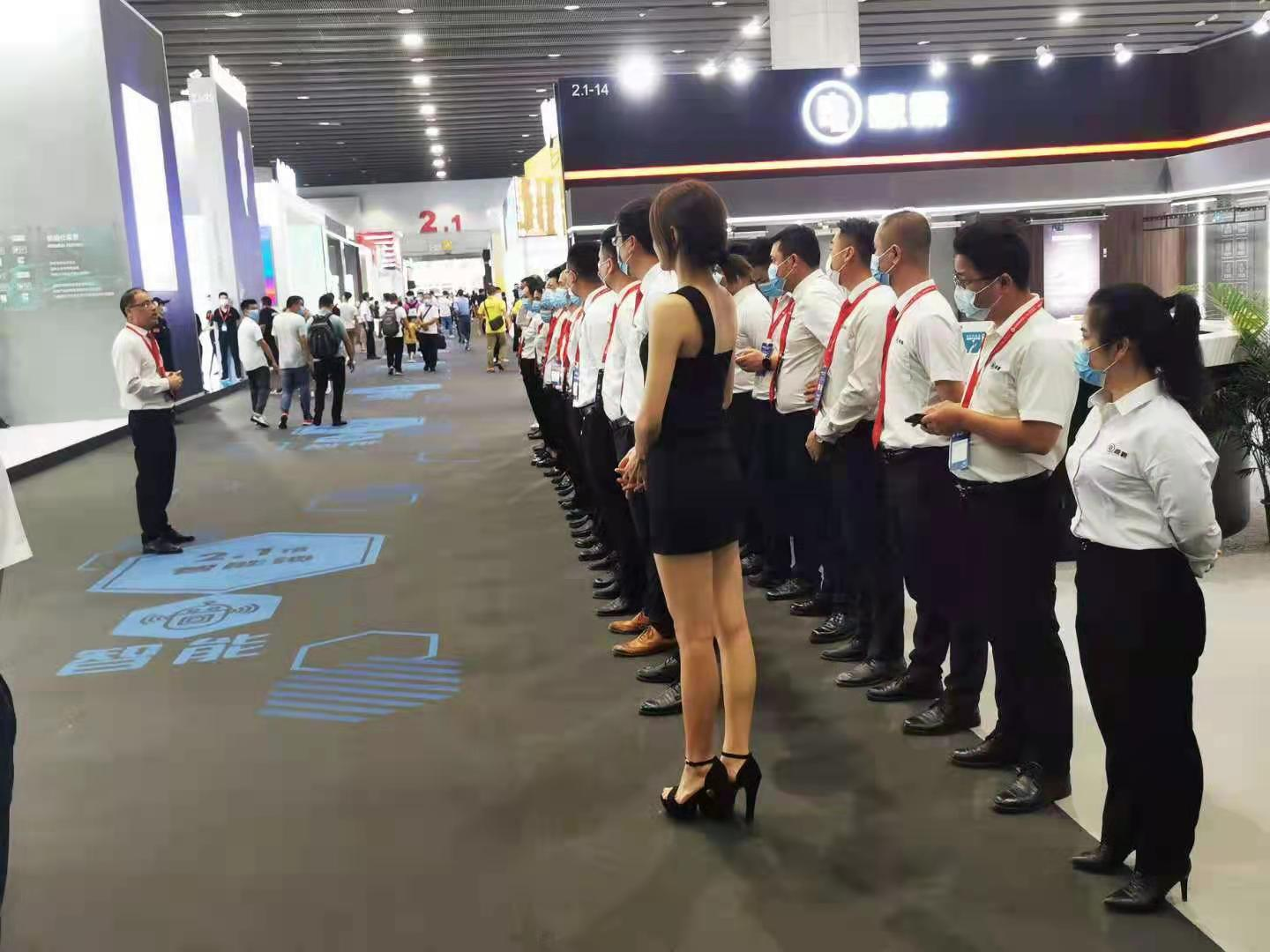 廣州建博會開秀,晾霸智能晾衣機展廳人氣爆棚! 廣州建博會開秀,晾霸智能晾衣機展廳人氣爆棚!